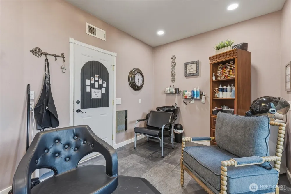 527 26th Avenue Longview, WA 98632