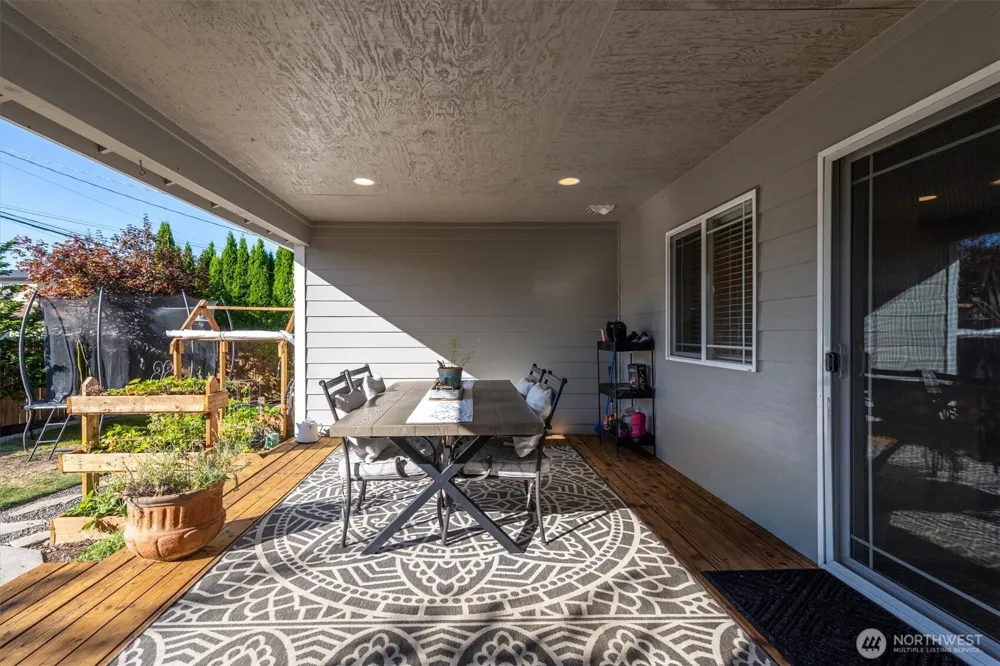527 26th Avenue Longview, WA 98632