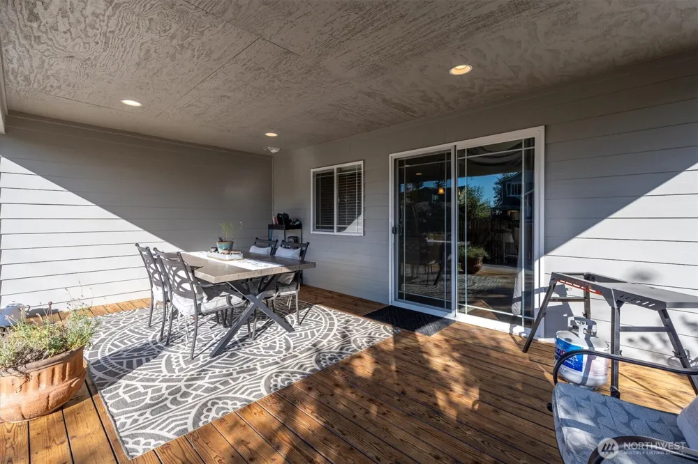 527 26th Avenue Longview, WA 98632