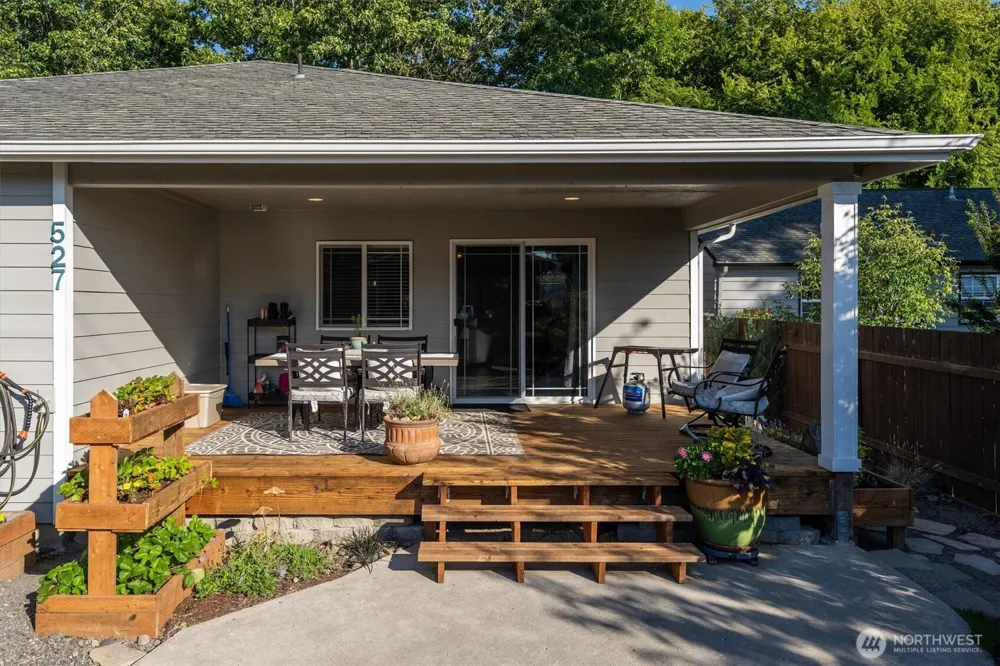 527 26th Avenue Longview, WA 98632