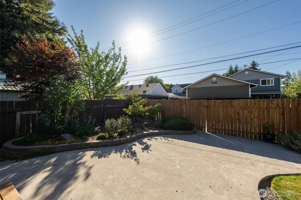 527 26th Avenue Longview, WA 98632