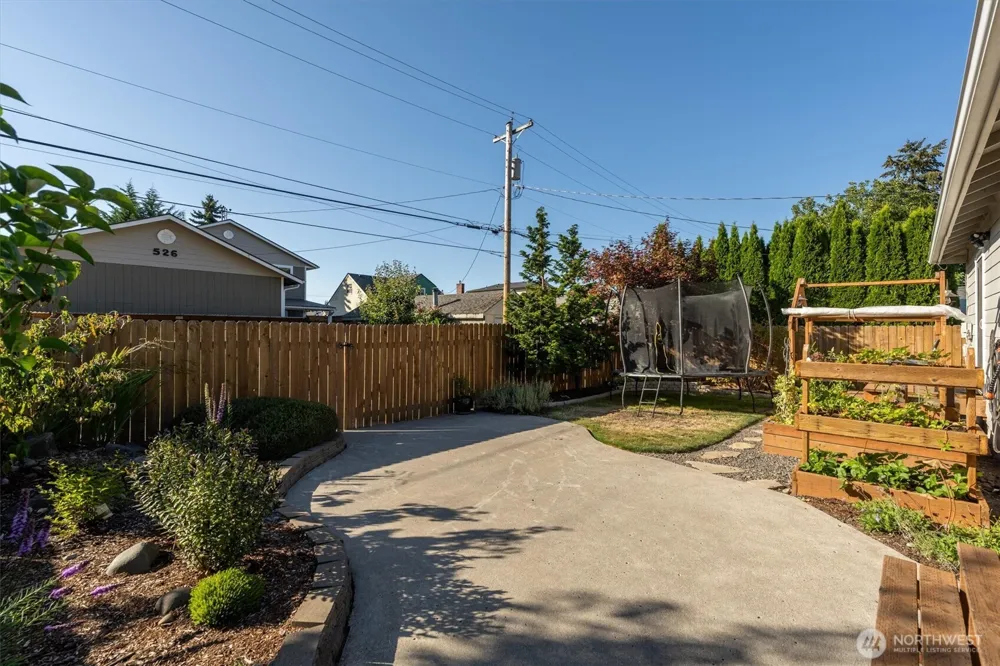 527 26th Avenue Longview, WA 98632