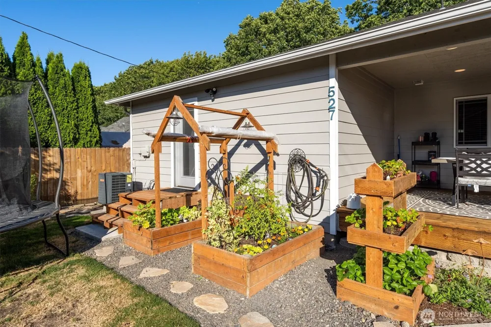 527 26th Avenue Longview, WA 98632
