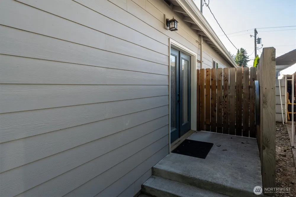 527 26th Avenue Longview, WA 98632