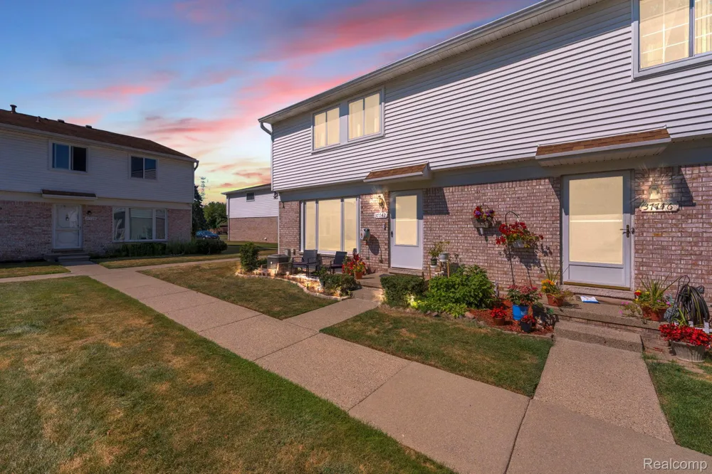 37742 Colonial Drive Westland City, MI 48185