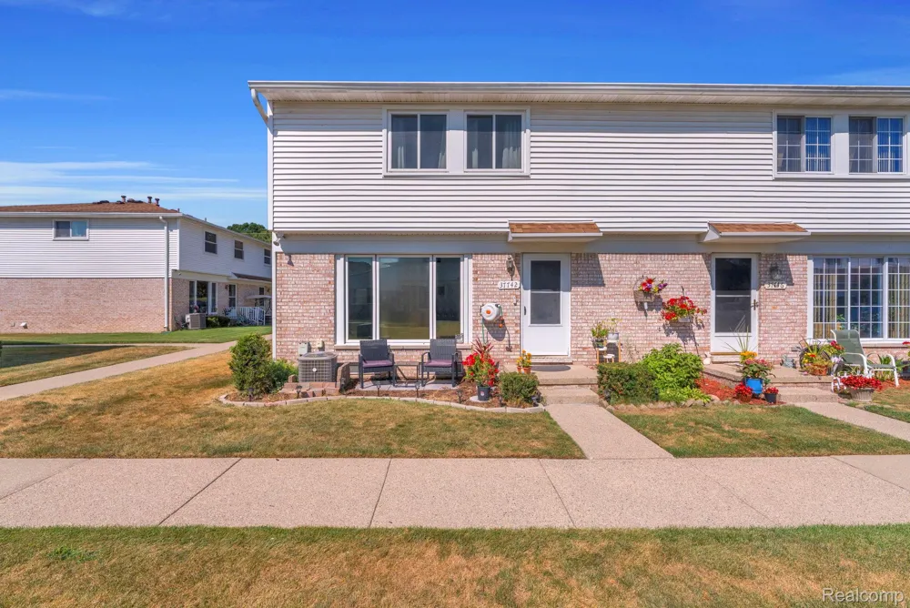 37742 Colonial Drive Westland City, MI 48185