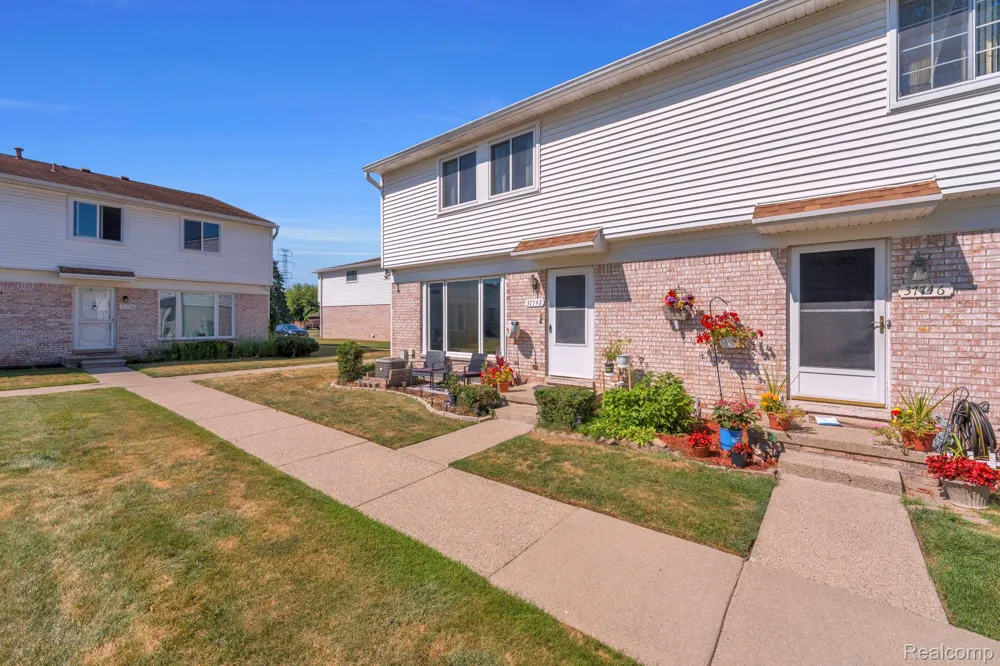 37742 Colonial Drive Westland City, MI 48185