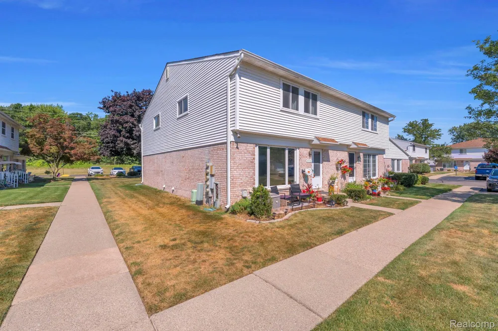 37742 Colonial Drive Westland City, MI 48185