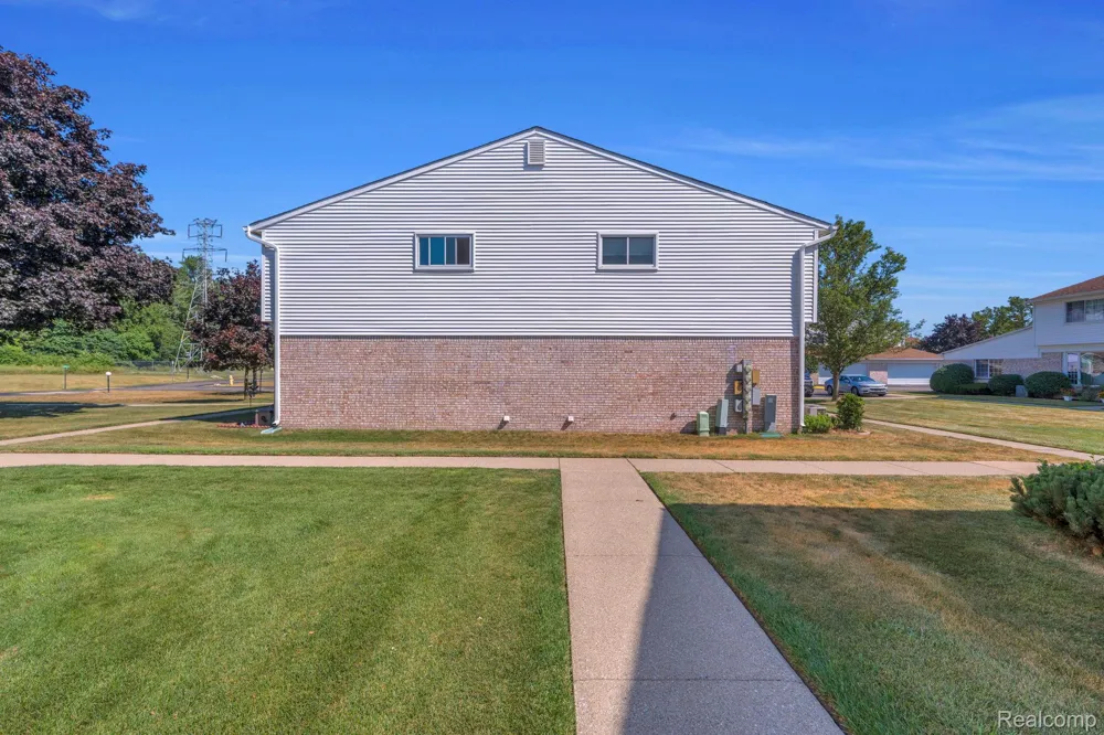 37742 Colonial Drive Westland City, MI 48185