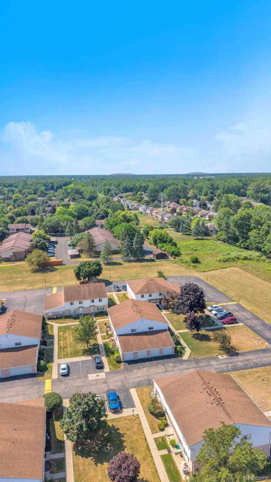 37742 Colonial Drive Westland City, MI 48185
