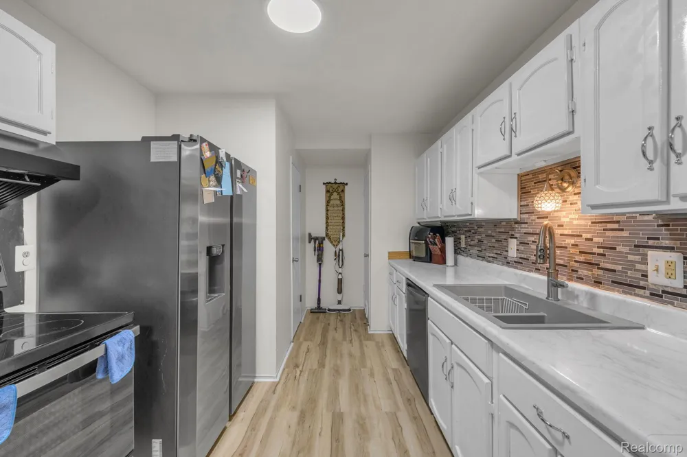 37742 Colonial Drive Westland City, MI 48185