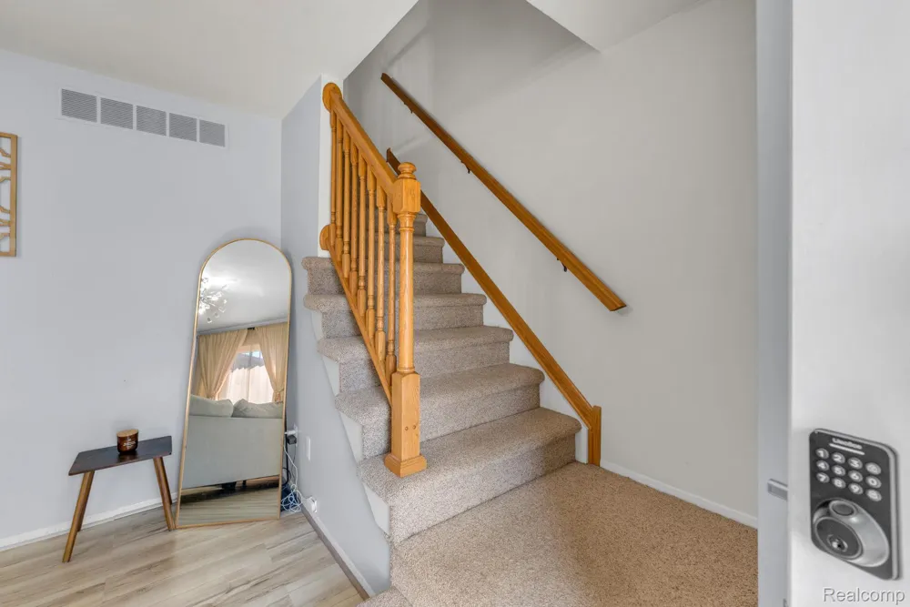 37742 Colonial Drive Westland City, MI 48185