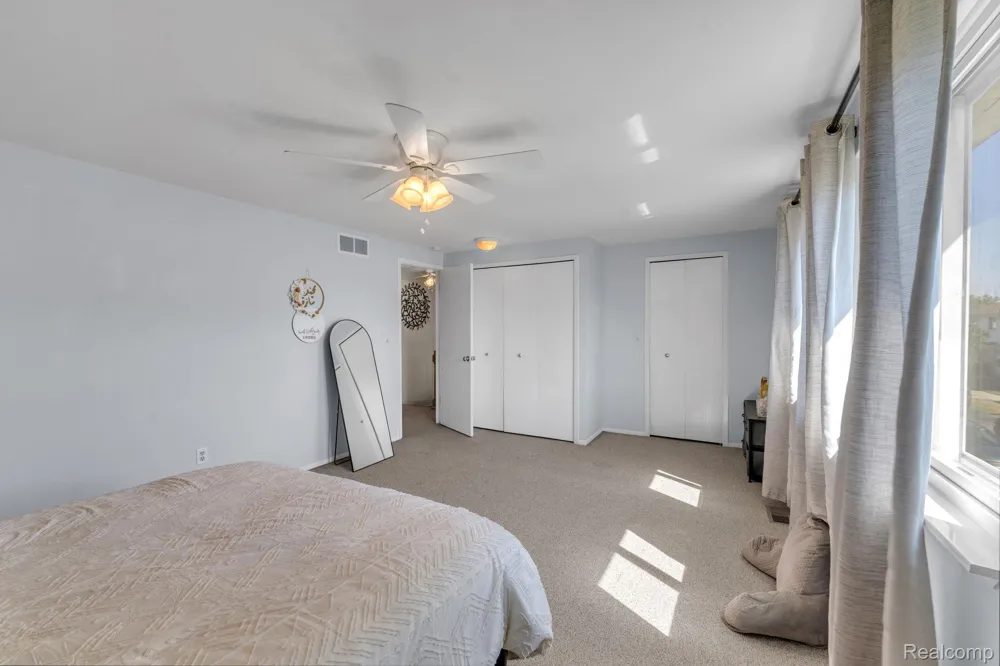 37742 Colonial Drive Westland City, MI 48185