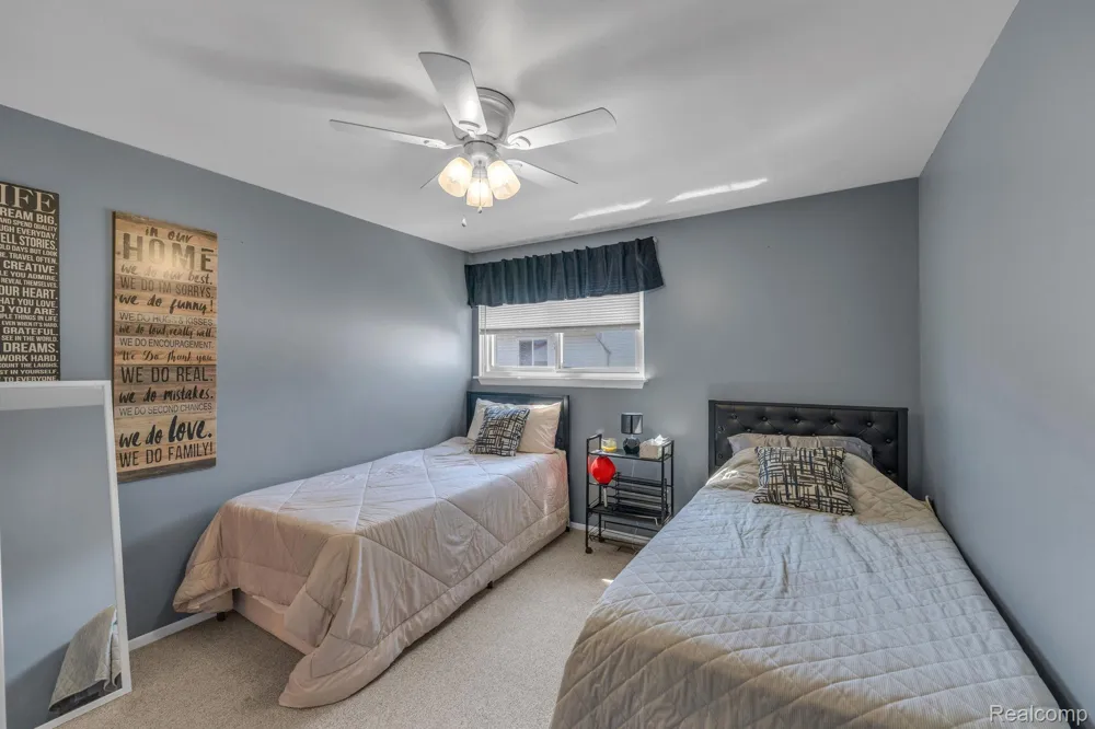 37742 Colonial Drive Westland City, MI 48185