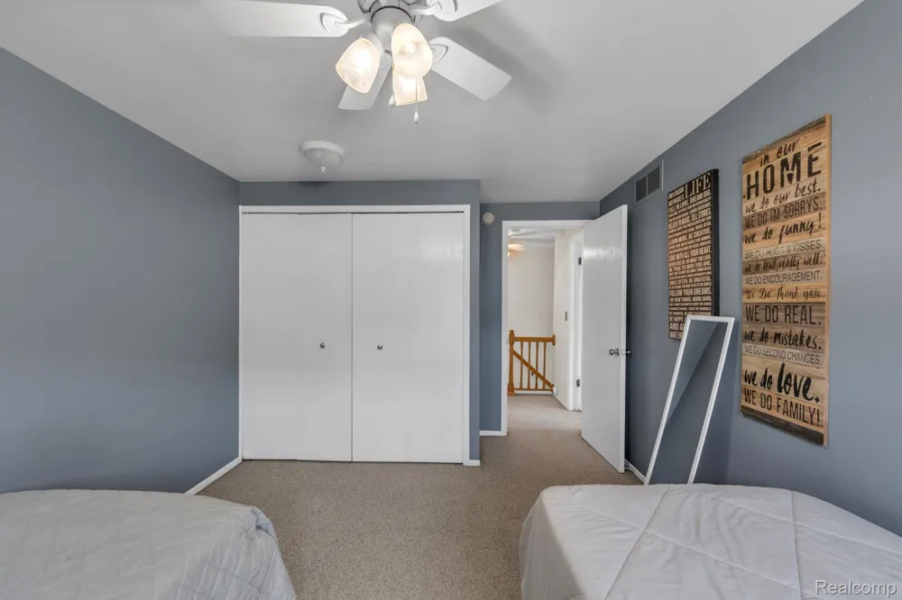 37742 Colonial Drive Westland City, MI 48185