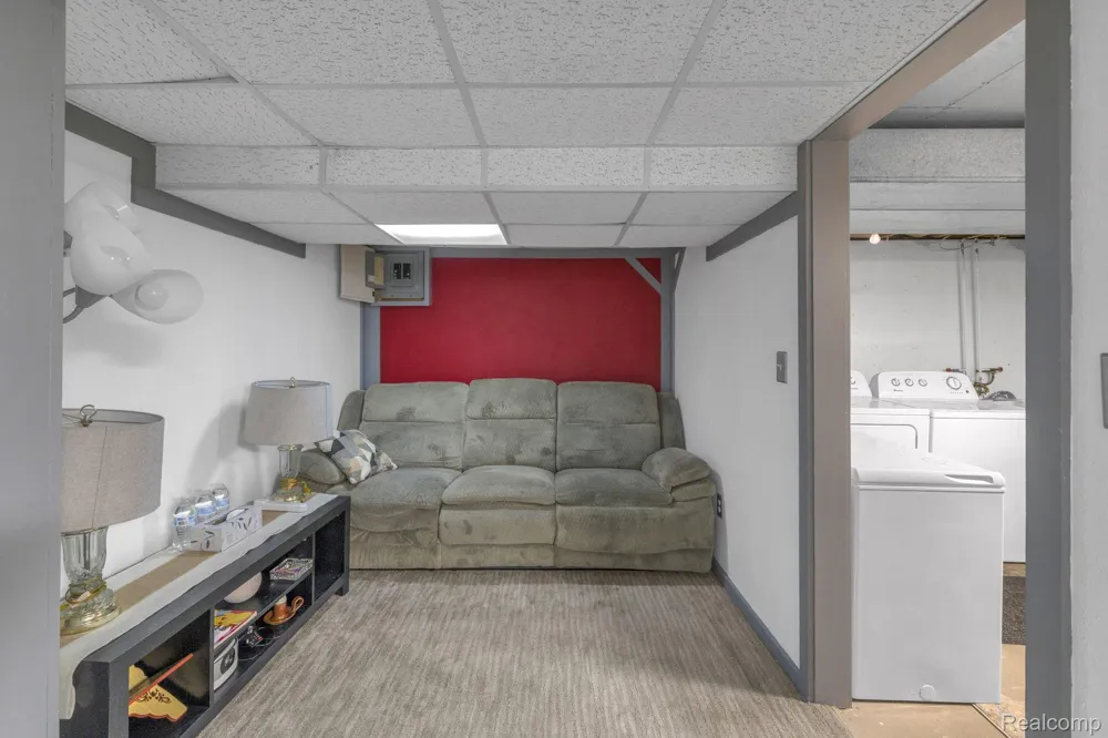 37742 Colonial Drive Westland City, MI 48185