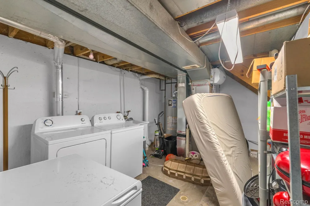 37742 Colonial Drive Westland City, MI 48185