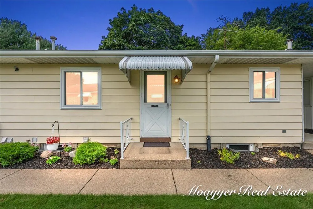 5895 Leisure South Drive SE Kentwood City, MI 49548