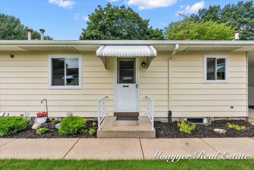 5895 Leisure South Drive SE Kentwood City, MI 49548
