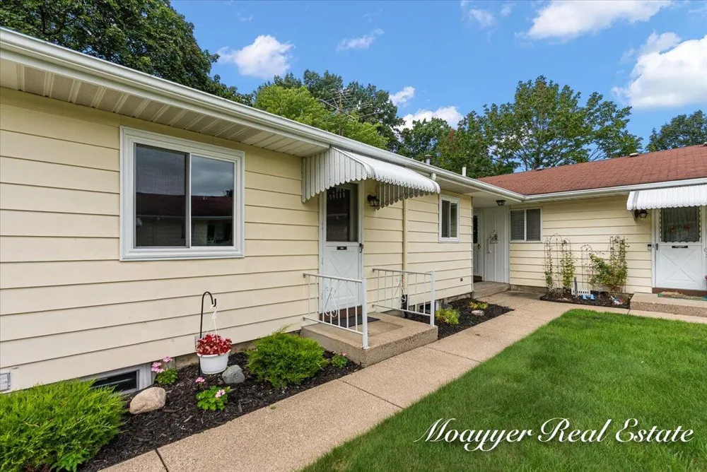 5895 Leisure South Drive SE Kentwood City, MI 49548