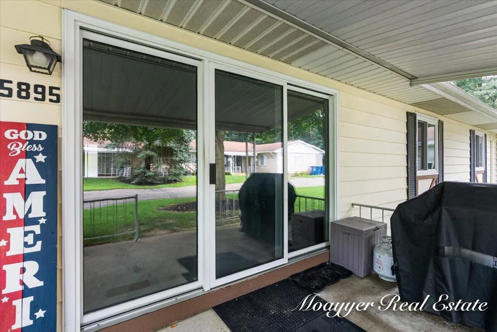 5895 Leisure South Drive SE Kentwood City, MI 49548