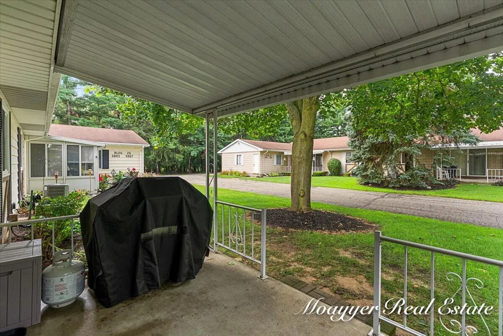 5895 Leisure South Drive SE Kentwood City, MI 49548