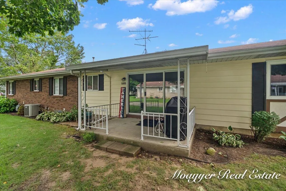 5895 Leisure South Drive SE Kentwood City, MI 49548