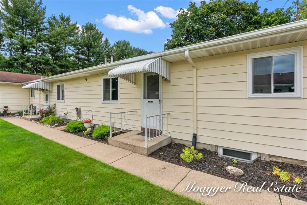 5895 Leisure South Drive SE Kentwood City, MI 49548