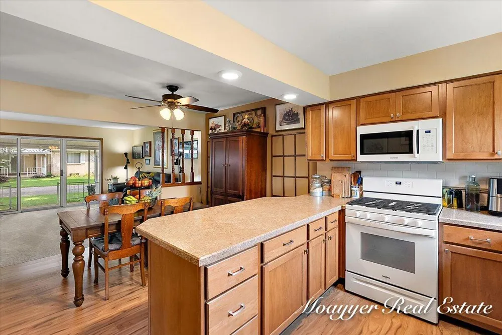 5895 Leisure South Drive SE Kentwood City, MI 49548