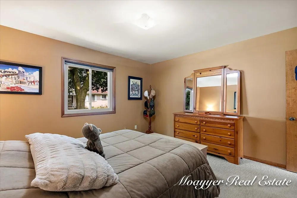 5895 Leisure South Drive SE Kentwood City, MI 49548