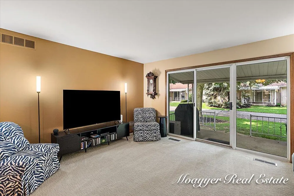 5895 Leisure South Drive SE Kentwood City, MI 49548
