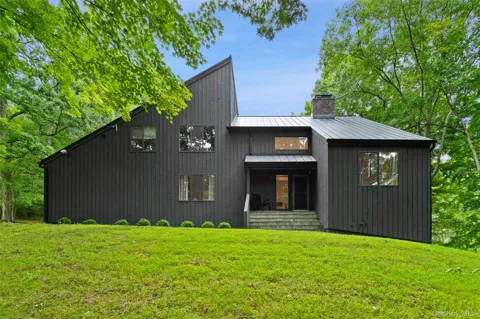 25 Cross Pond Road