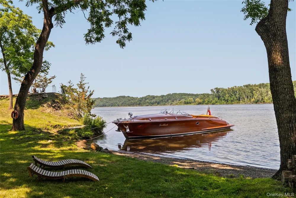 567 Four Mile Point Road Coxsackie, NY 12051