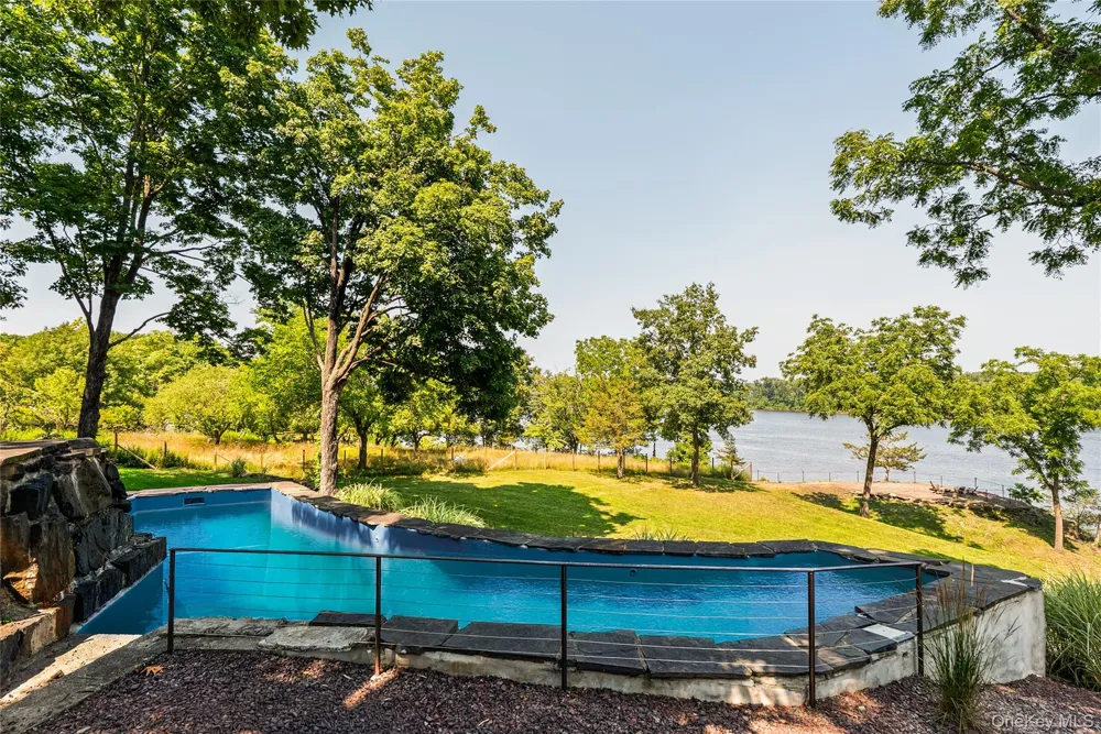 567 Four Mile Point Road Coxsackie, NY 12051