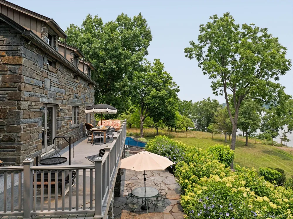567 Four Mile Point Road Coxsackie, NY 12051