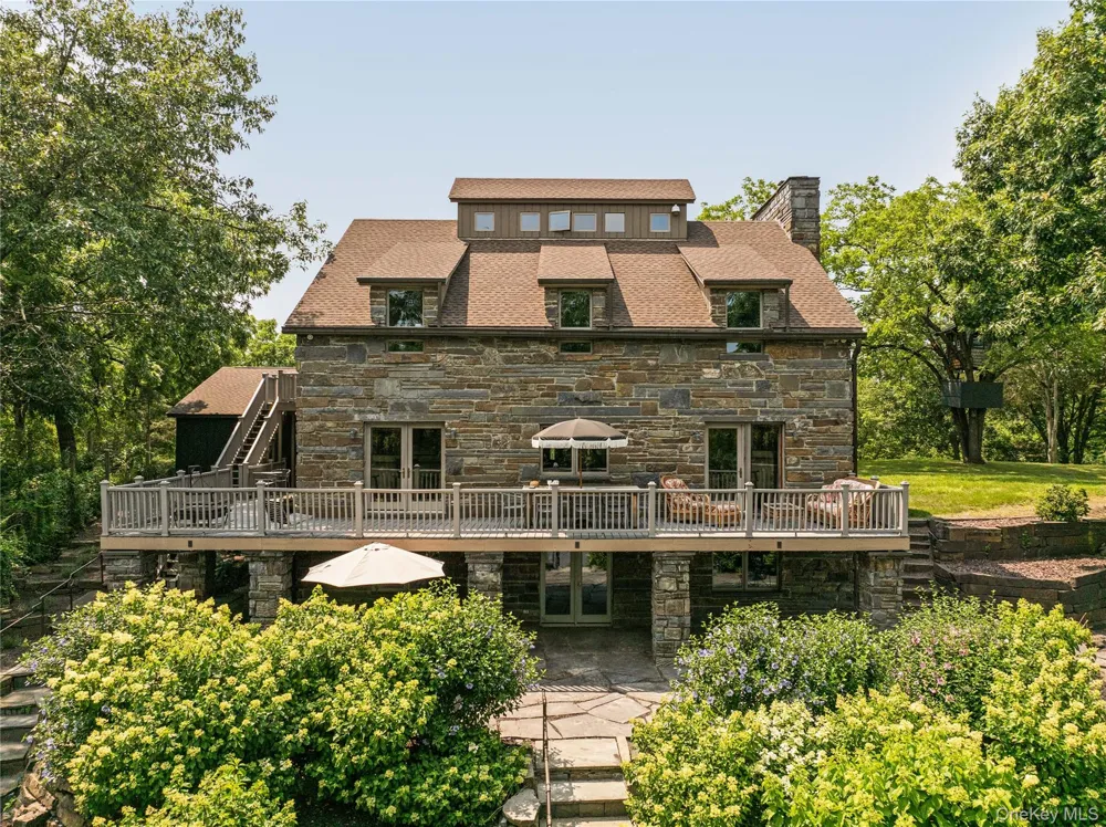 567 Four Mile Point Road Coxsackie, NY 12051