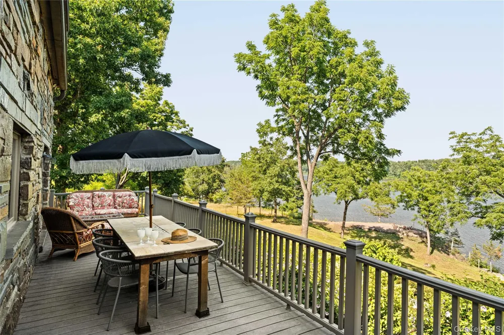 567 Four Mile Point Road Coxsackie, NY 12051