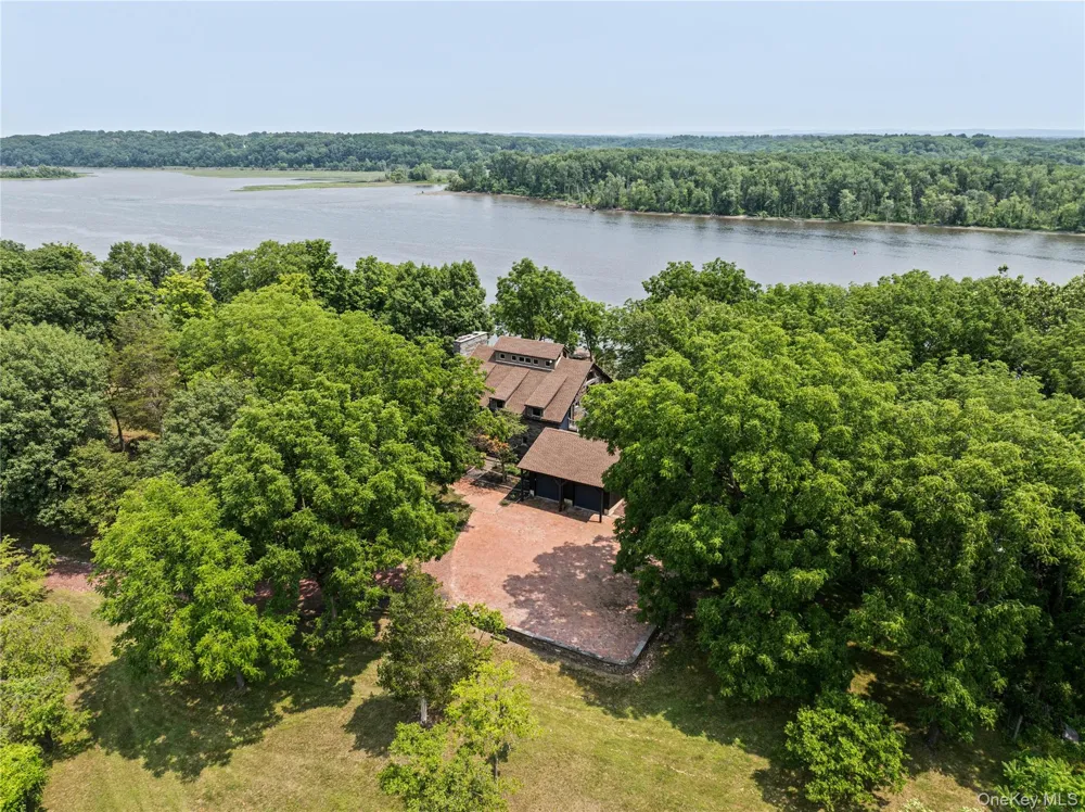 567 Four Mile Point Road Coxsackie, NY 12051