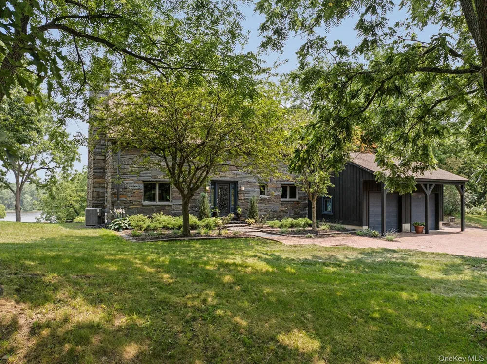 567 Four Mile Point Road Coxsackie, NY 12051