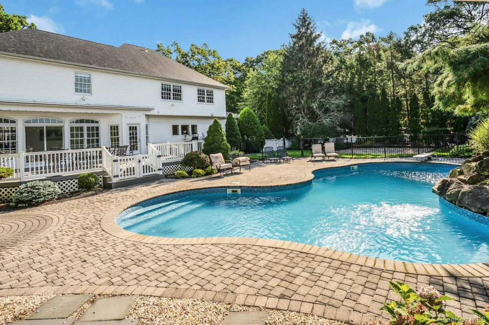1 Weeping Cherry Lane Commack, NY 11725