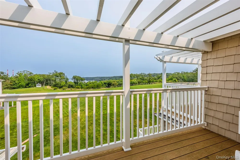 35 Theresa Lane Port Jefferson, NY 11777
