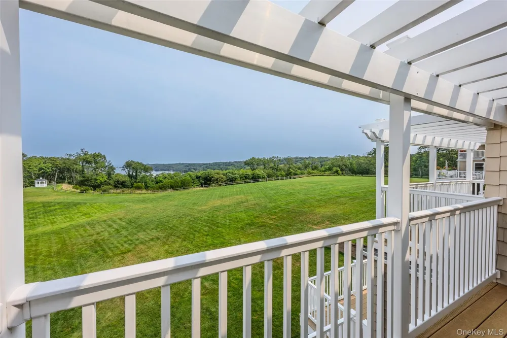 35 Theresa Lane Port Jefferson, NY 11777