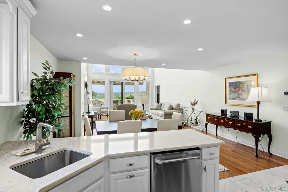 35 Theresa Lane Port Jefferson, NY 11777