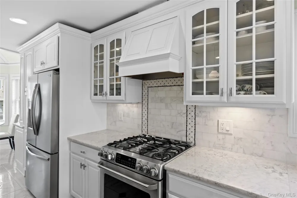 35 Theresa Lane Port Jefferson, NY 11777