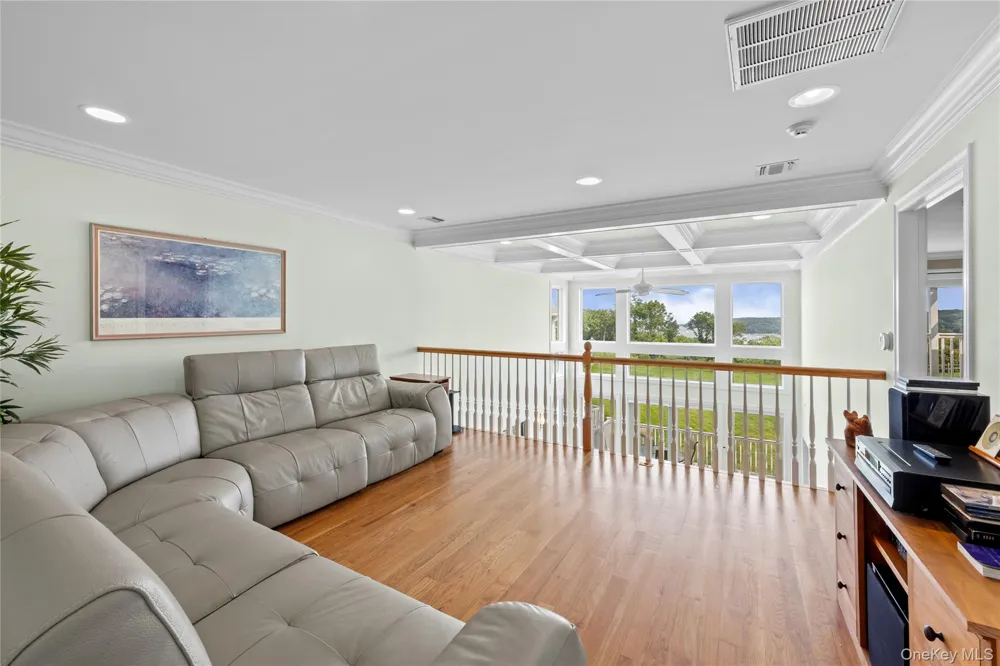 35 Theresa Lane Port Jefferson, NY 11777
