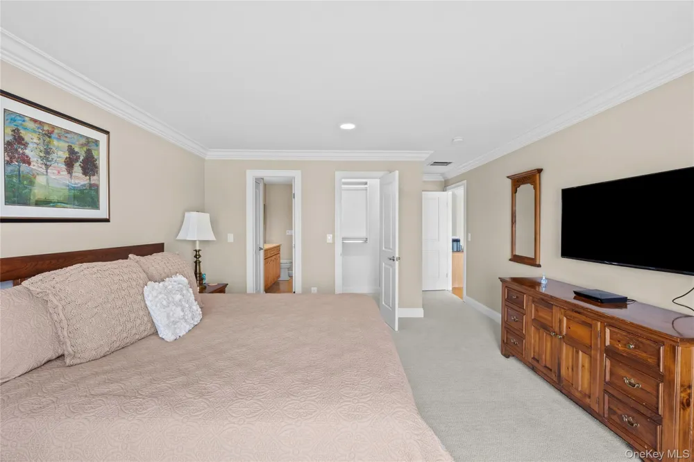 35 Theresa Lane Port Jefferson, NY 11777