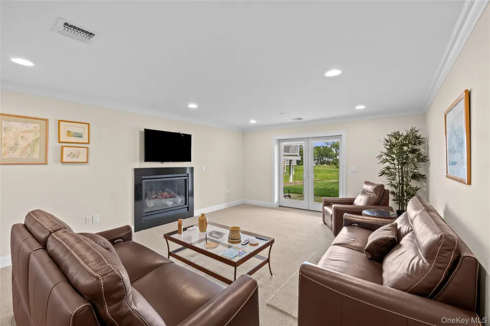35 Theresa Lane Port Jefferson, NY 11777