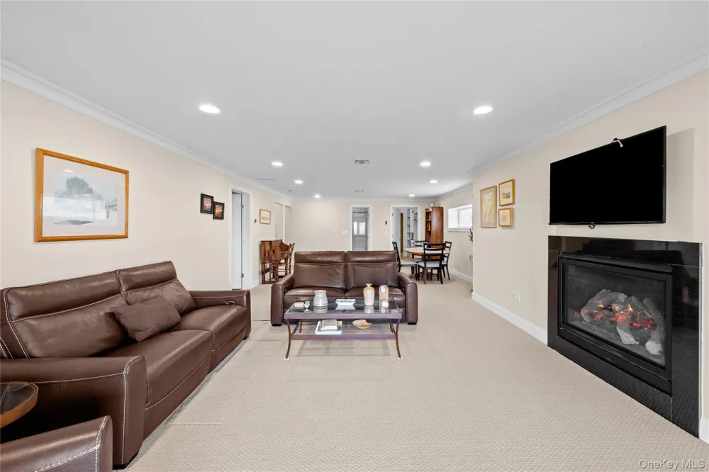 35 Theresa Lane Port Jefferson, NY 11777