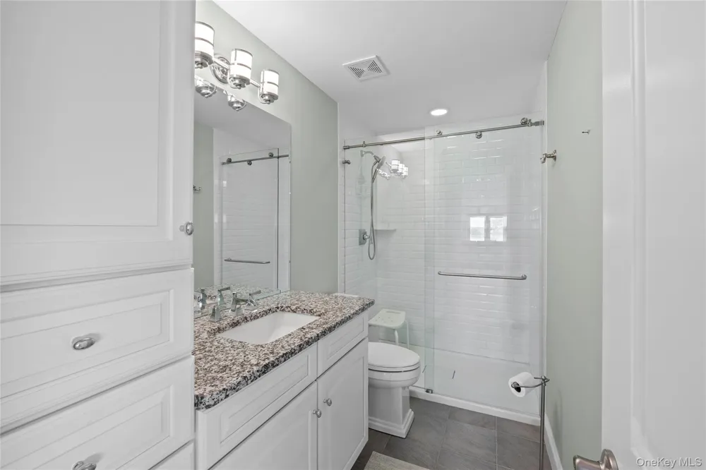 35 Theresa Lane Port Jefferson, NY 11777