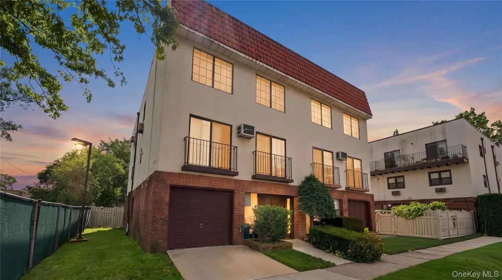 3-27 128th Street #21D College Point, NY 11356